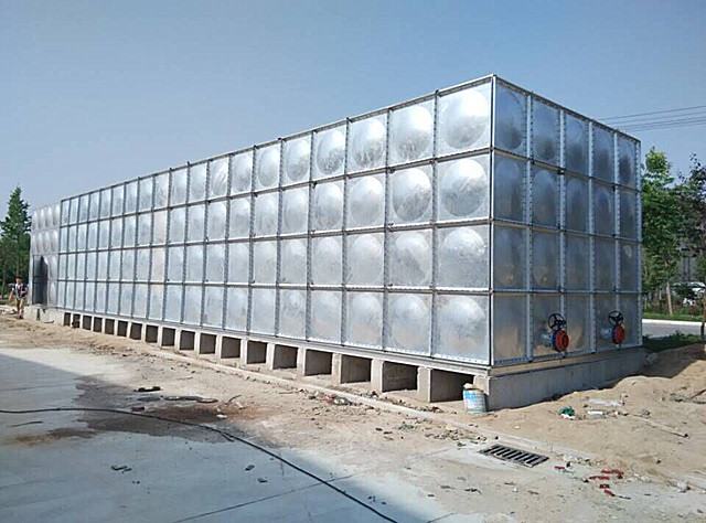 Galvanized water tank