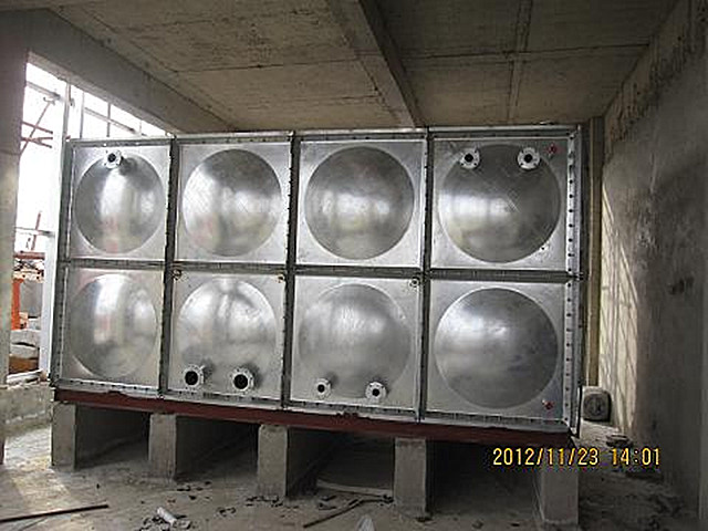 Galvanized water tank